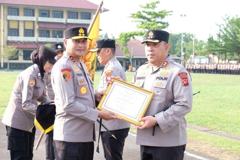 Kapolda Kalbar Beri Penghargaan Tiga Polres Terbaik Pengelola Ketahanan Pangan