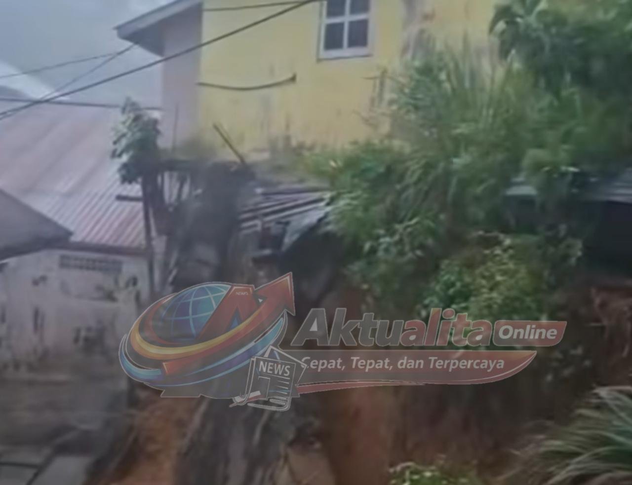 Hujan Picu Longsor di Sanggau, Tebing Amblas Ancam Permukiman Warga di Gg. Mandiri I