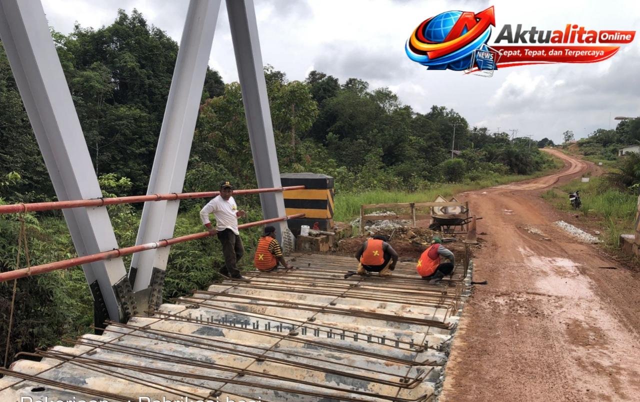 Diduga “Kontraktor Siluman”, Proyek Jembatan Ketungau I Dikerjakan Tanpa Plang dan Minim Transparansi