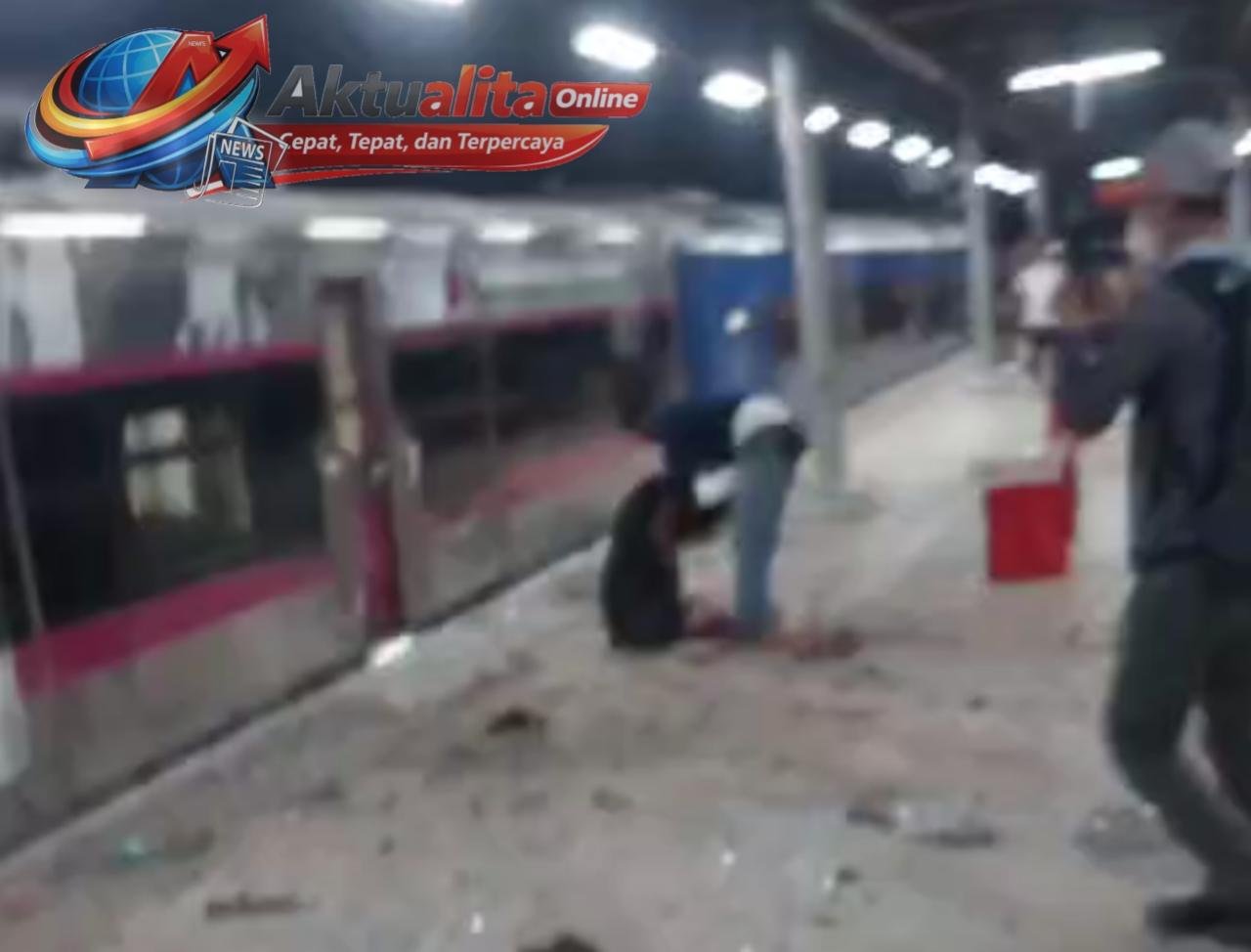 Tabrakan KA Argo Bromo dan KRL di Stasiun Bekasi Timur, Penumpang Panik