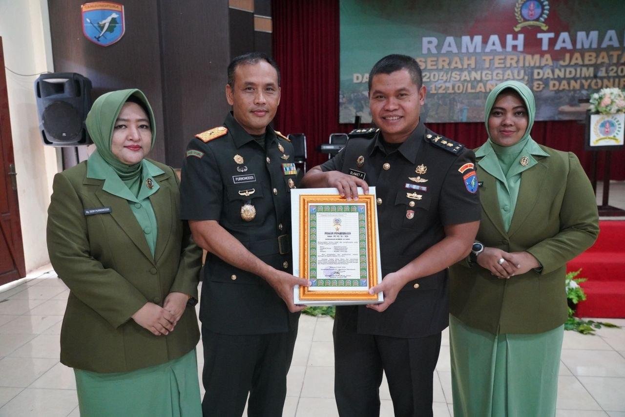 Serah Terima Jabatan Dandim 1204/sanggau Dilaksanakan Di KOREM 121/Alambhana wanawai.